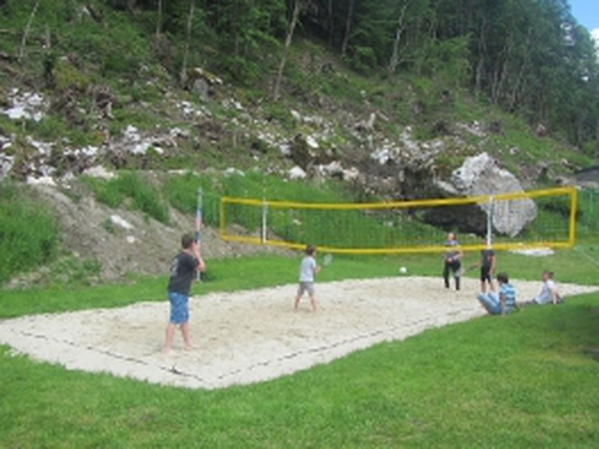 Badminton und Beachvolleyballfeld