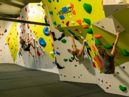 KLETTER- UND BOULDERHALLE