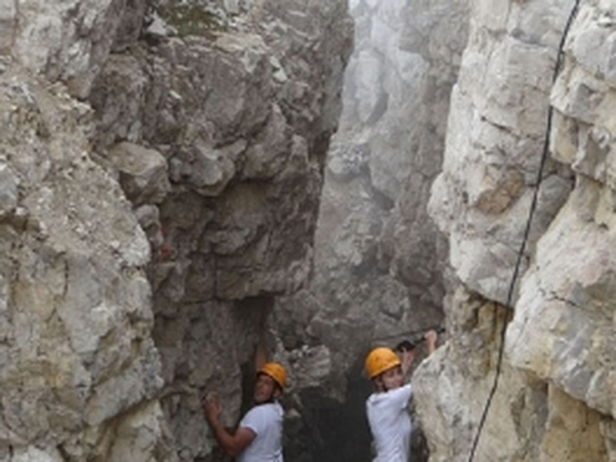 Geologen vermessen Gipfelspalte | Michael Krautblatter, TU München, 2015