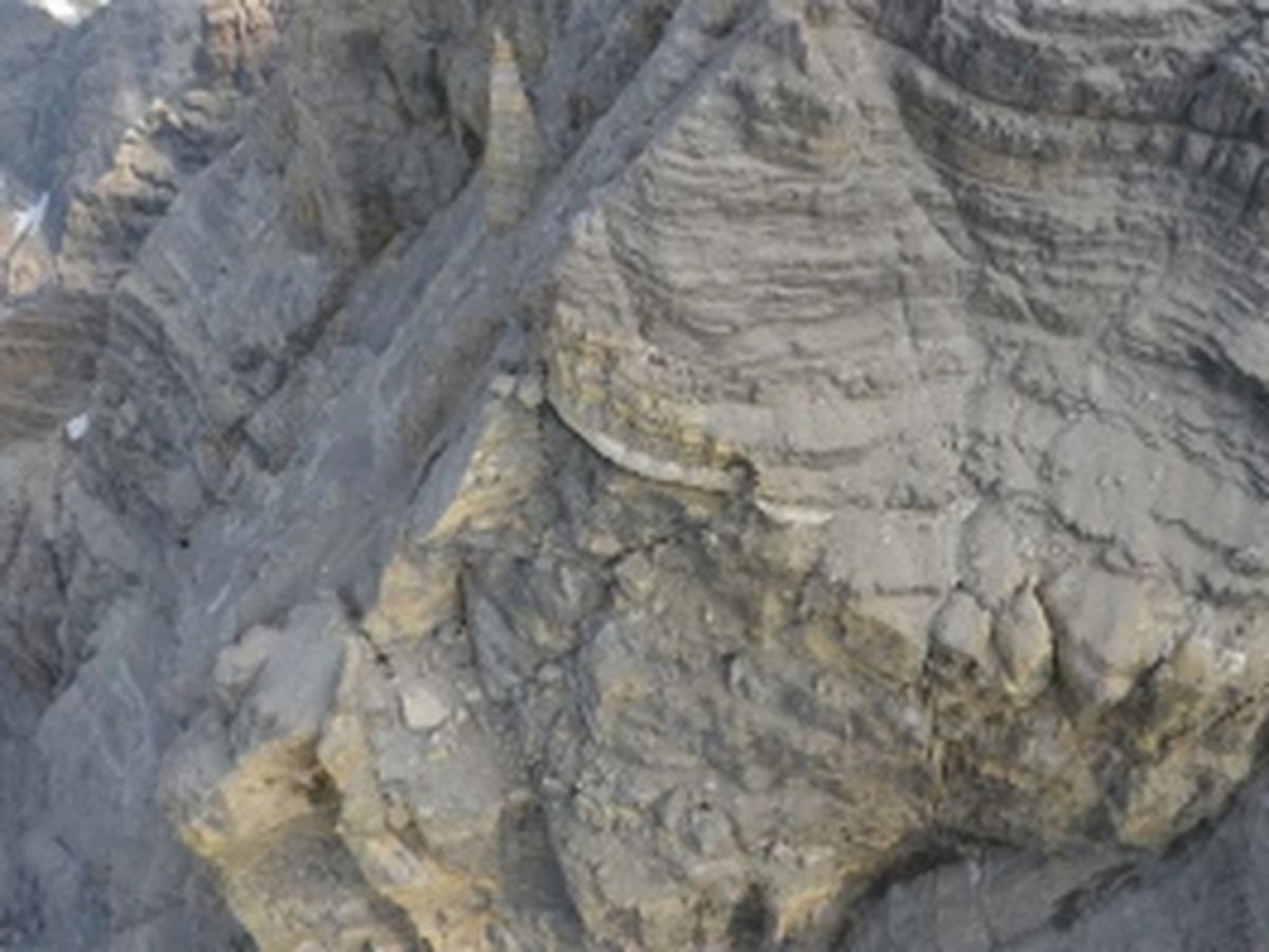 Voranschreitende Zerlegung im Bereich des Grates | Gutachten Landesgeologie Tirol, 10.07.2015