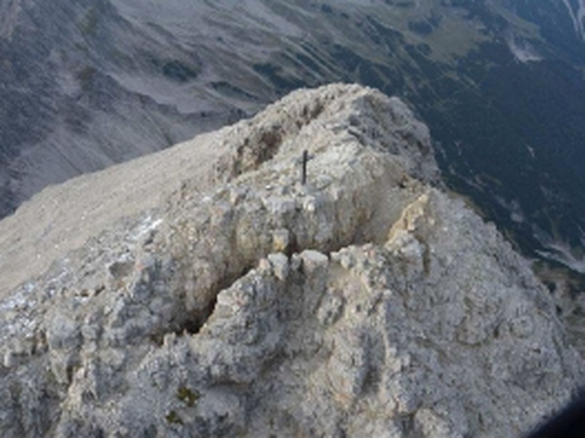 Ost- und Westspalte im Gipfelbereich | Gutachten Landesgeologie Tirol, 25.09.2014