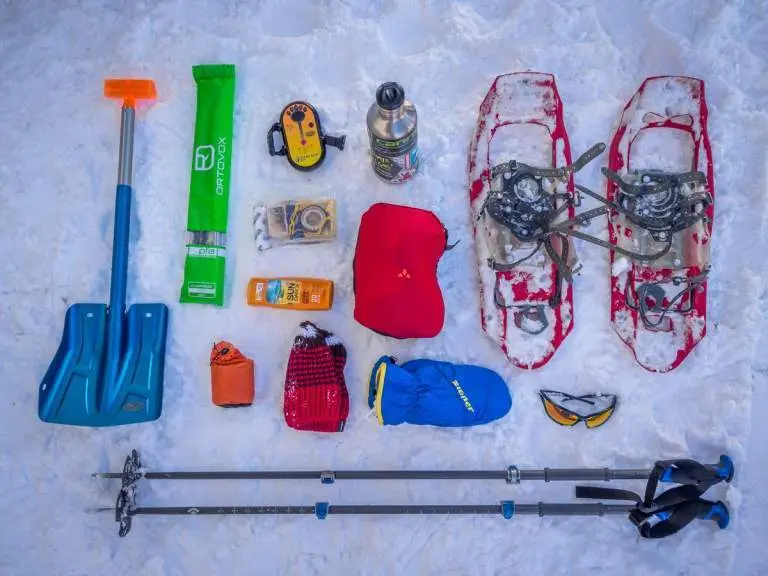 Ausrüstung für eine Winterwanderung mit Schneeschuhen | © DAV / Silvan Metz